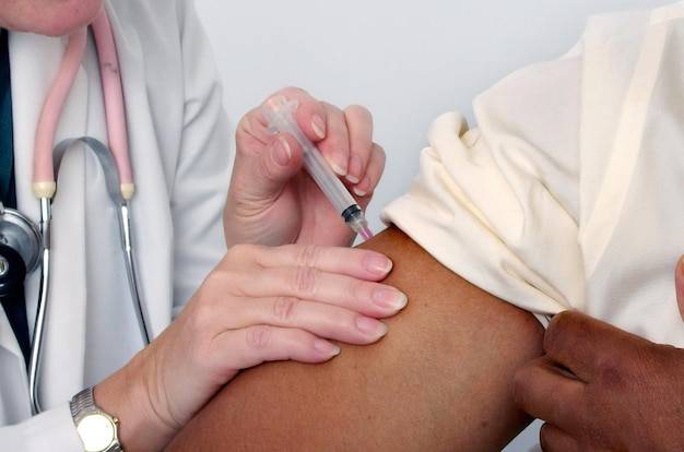 Jak wykonać zastrzyk domięśniowy w pośladek aby iniekcja była bezpieczna?